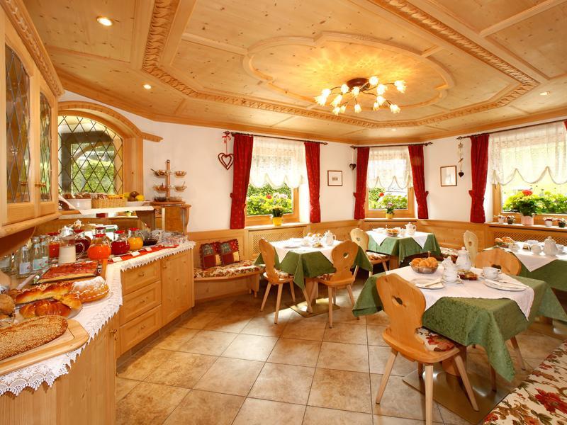 Garni Crepaz Panzió Selva di Val Gardena Kültér fotó